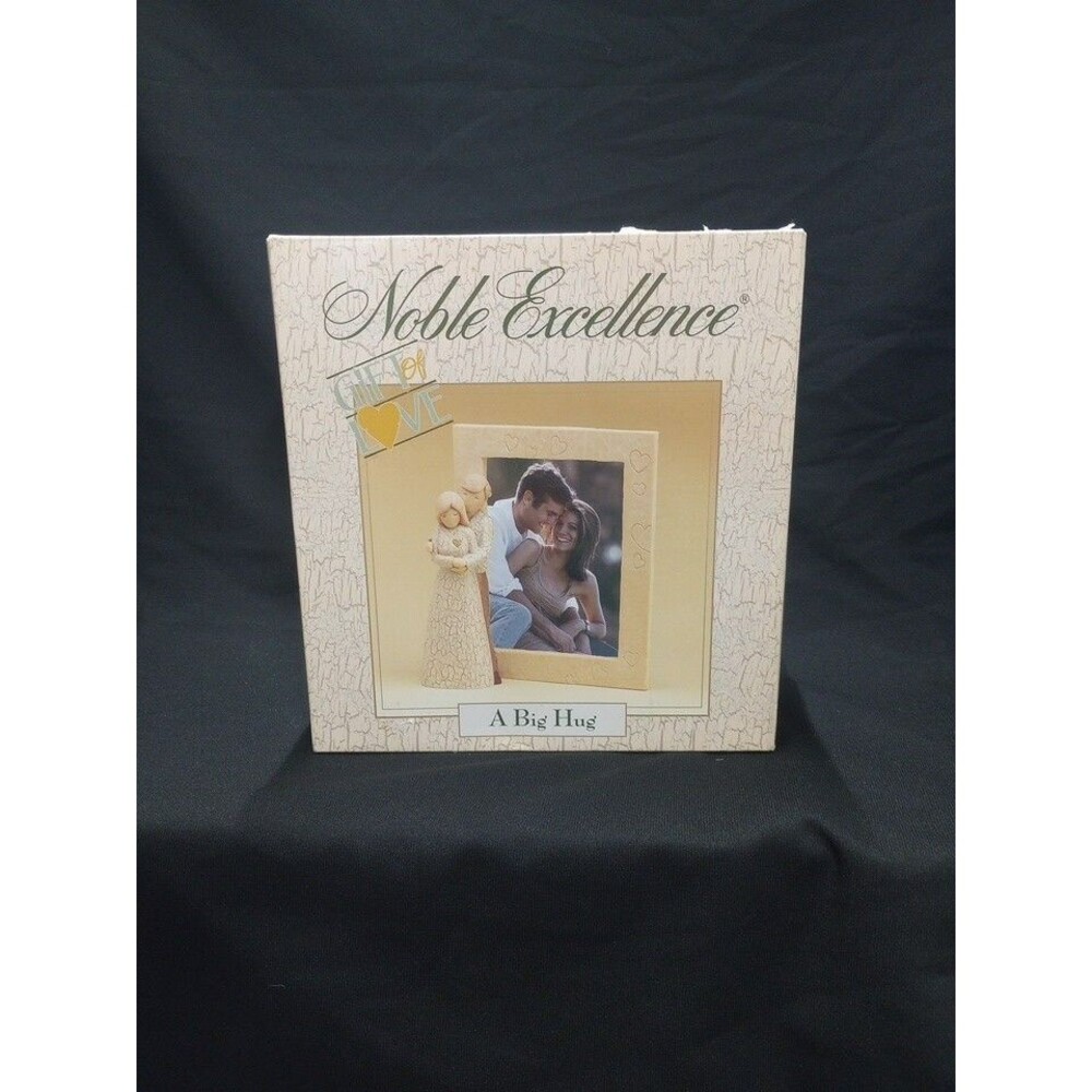 Noble Excellence Gift of Love Best Friends Big Hug A Couple Figurine 5x7 Frame